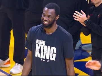 kaiyun-功勋旧臣！勇士主场赛前介绍维金斯 嘴哥笑容依旧温暖纯真